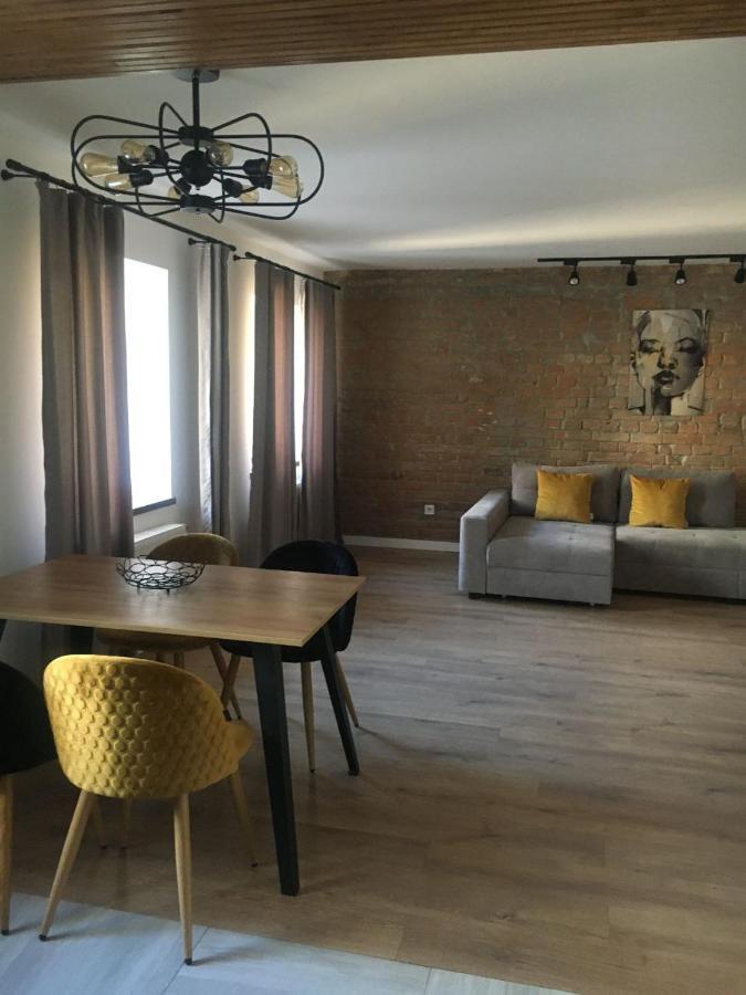 Дворівневі Апартаменти На Площі Ринок Lviv Exterior foto